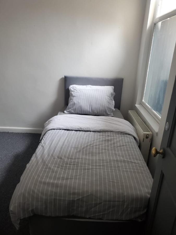 Blessington Road B&B & Lockinn Bar & Restaurant 利物浦 外观 照片